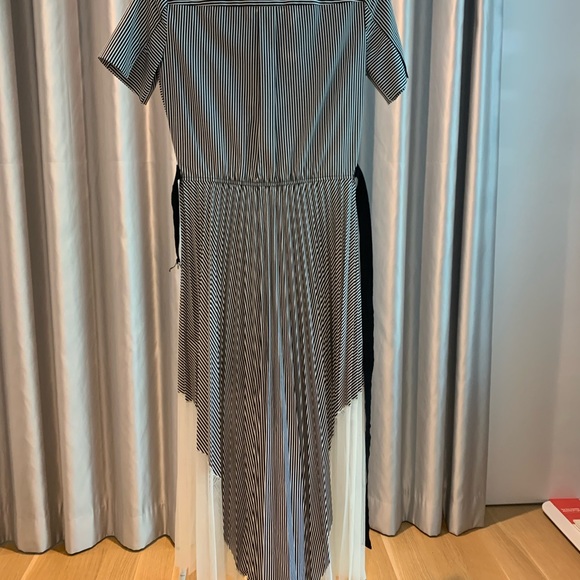 Gorgeous midi dress with pleating details. - Picture 3 of 8